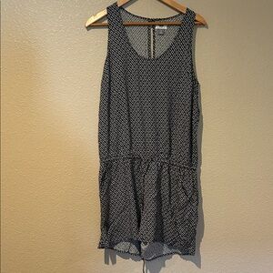 Old Navy Black and White Printed Sleeveless Romper
